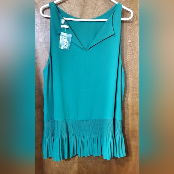 Size 22/24 Kelly Green Sleevless Blouse - Picture 2 of 5